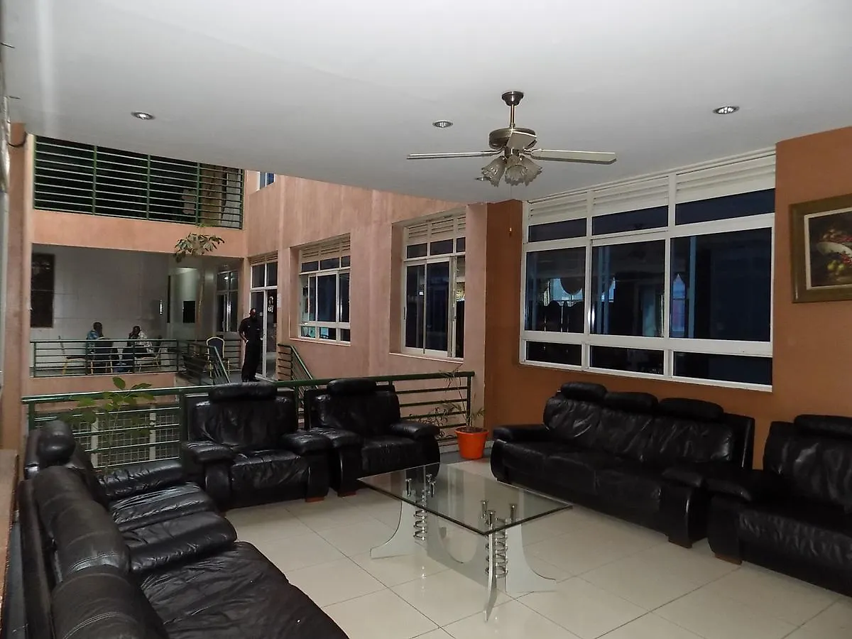 Aponye Hotel Kampala 3*,